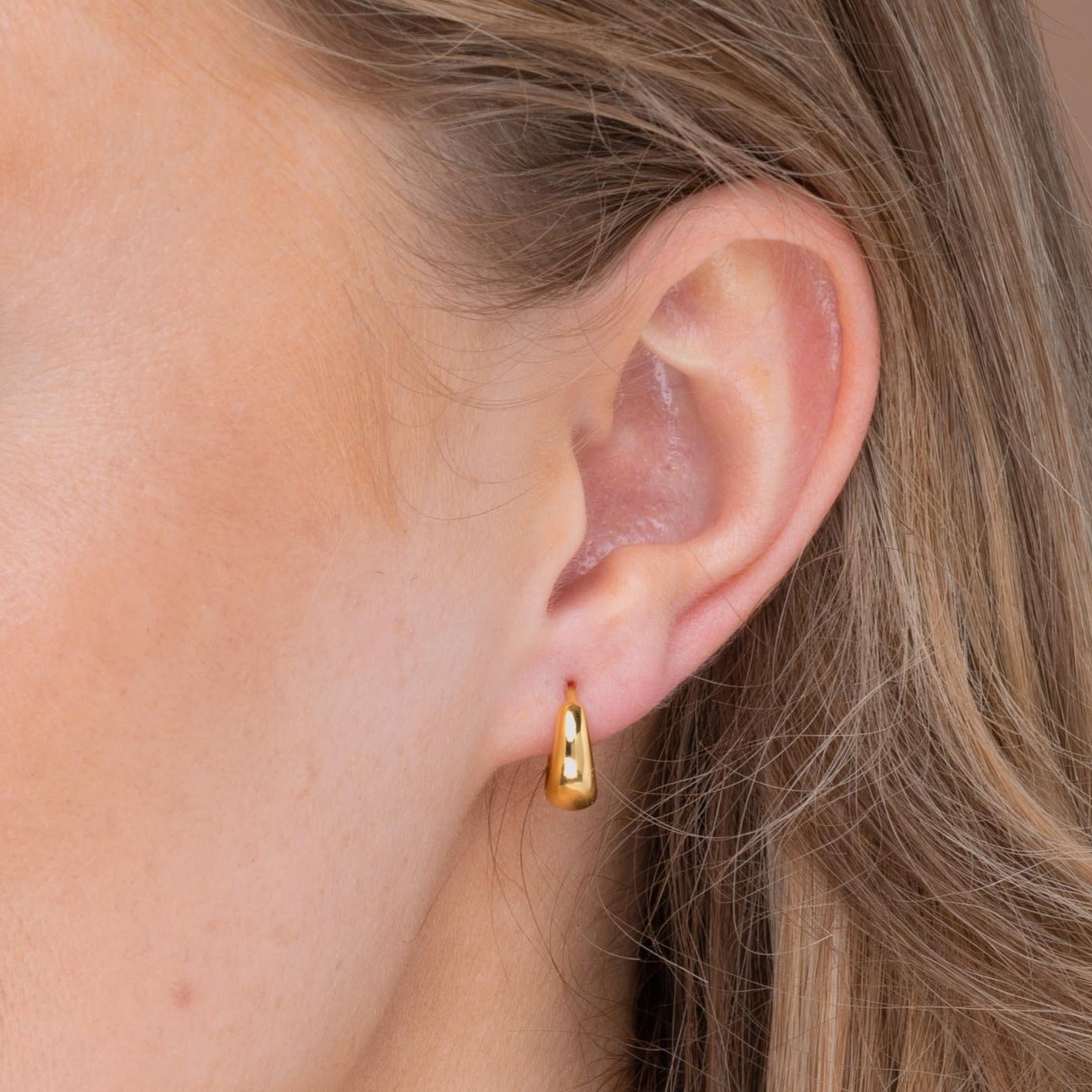 Huggie Earrings - Camile & Stone