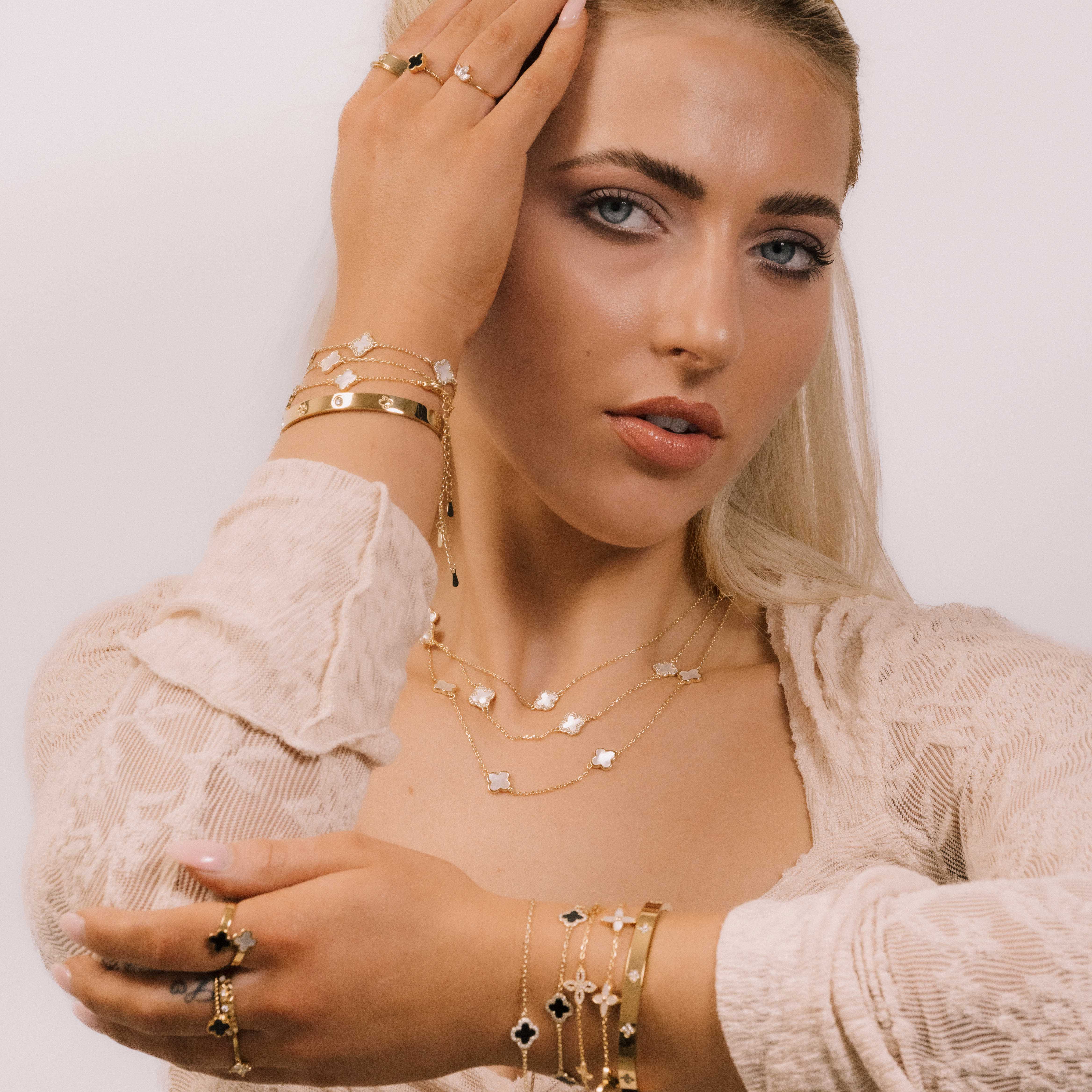 Clover Single MOP Sapphire Necklace