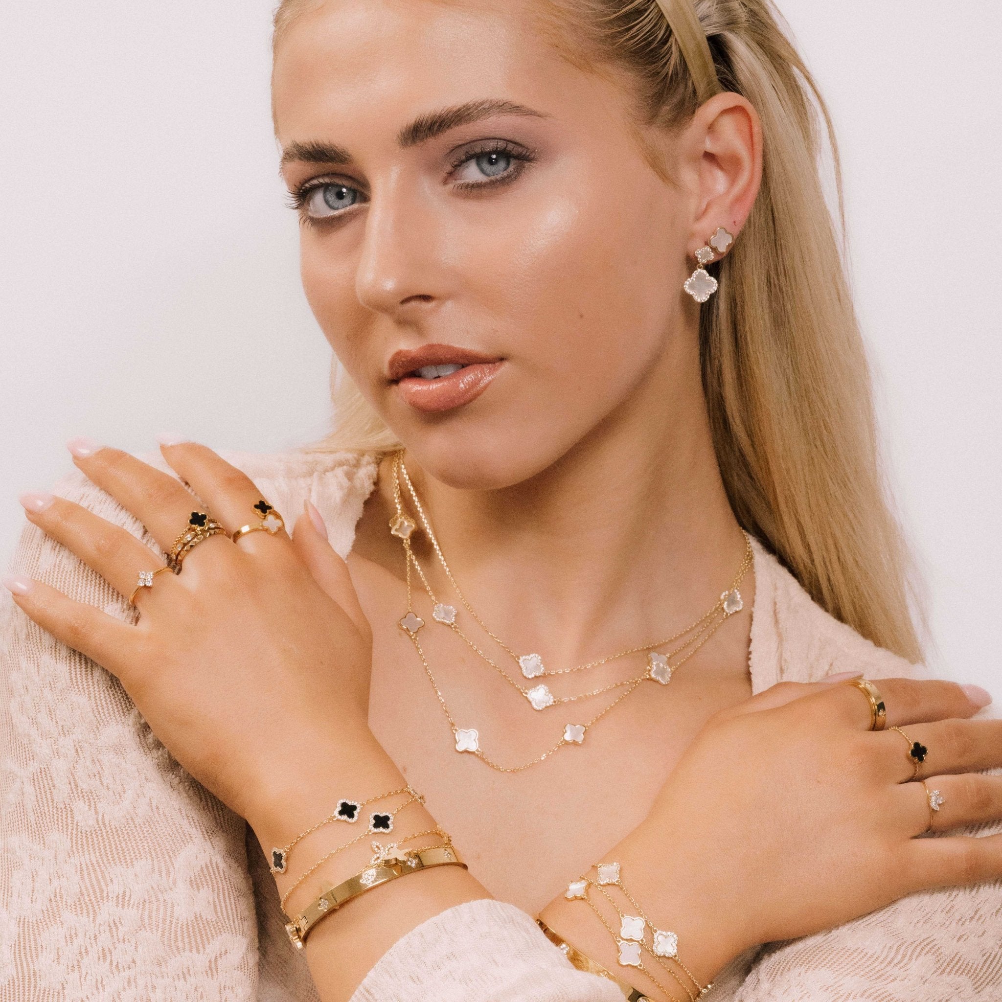 Clover Sapphire Hinged Bangle Bracelet - Camile & Stone