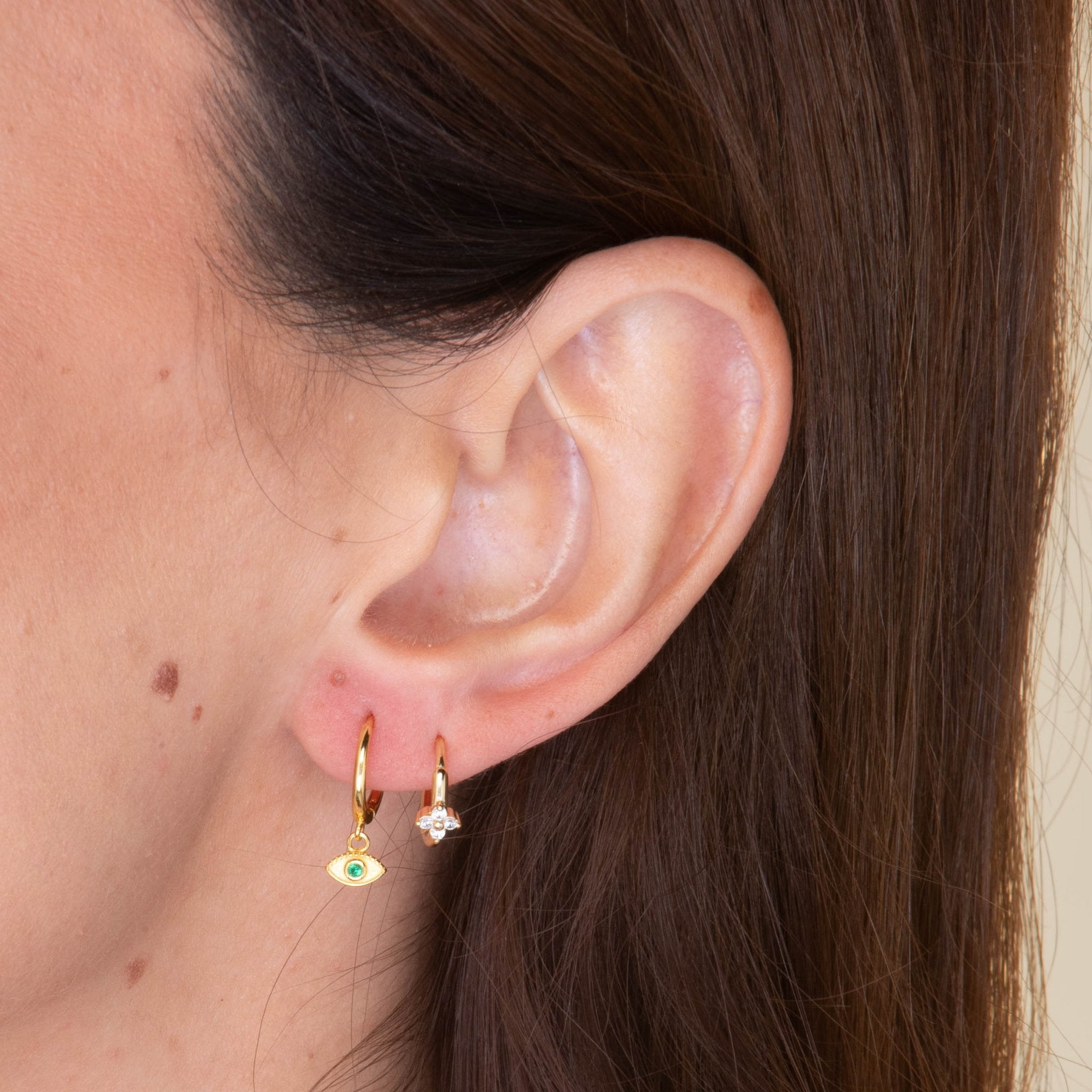 Clover Sapphire Huggie Earrings - Camile & Stone