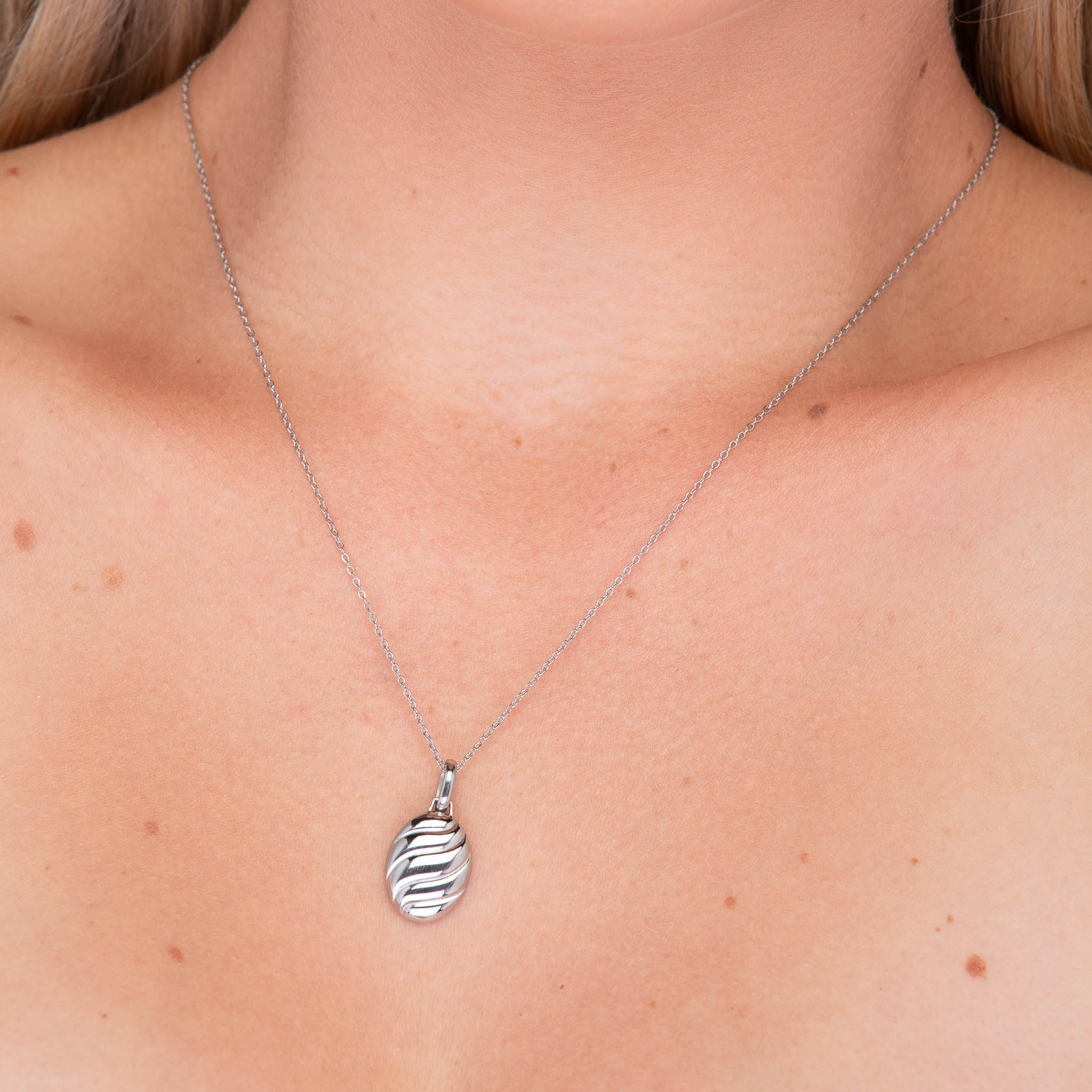 Croissant Dome Oval Necklace - Camile & Stone