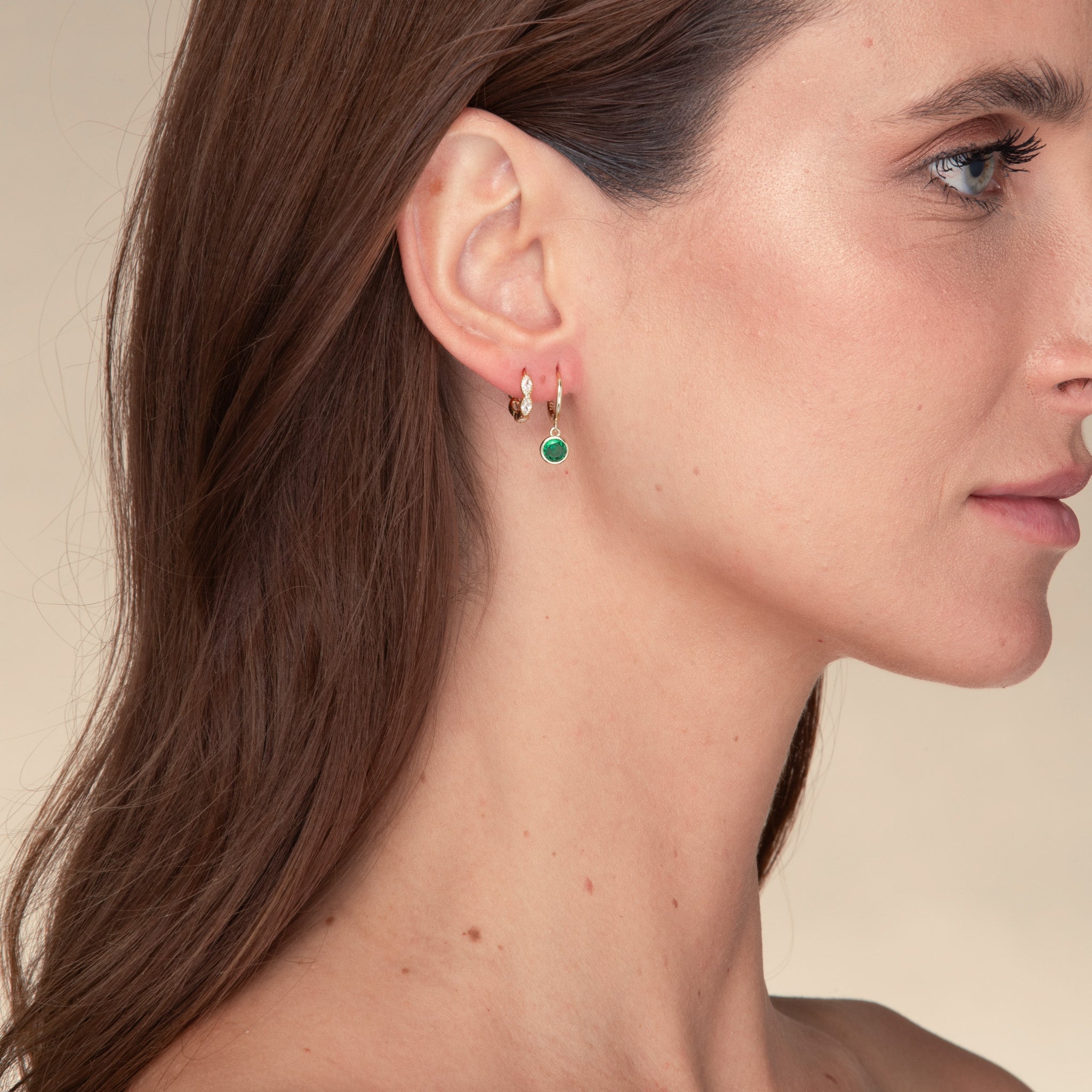 Emerald Circle Dangle Huggie Earrings - Camile & Stone