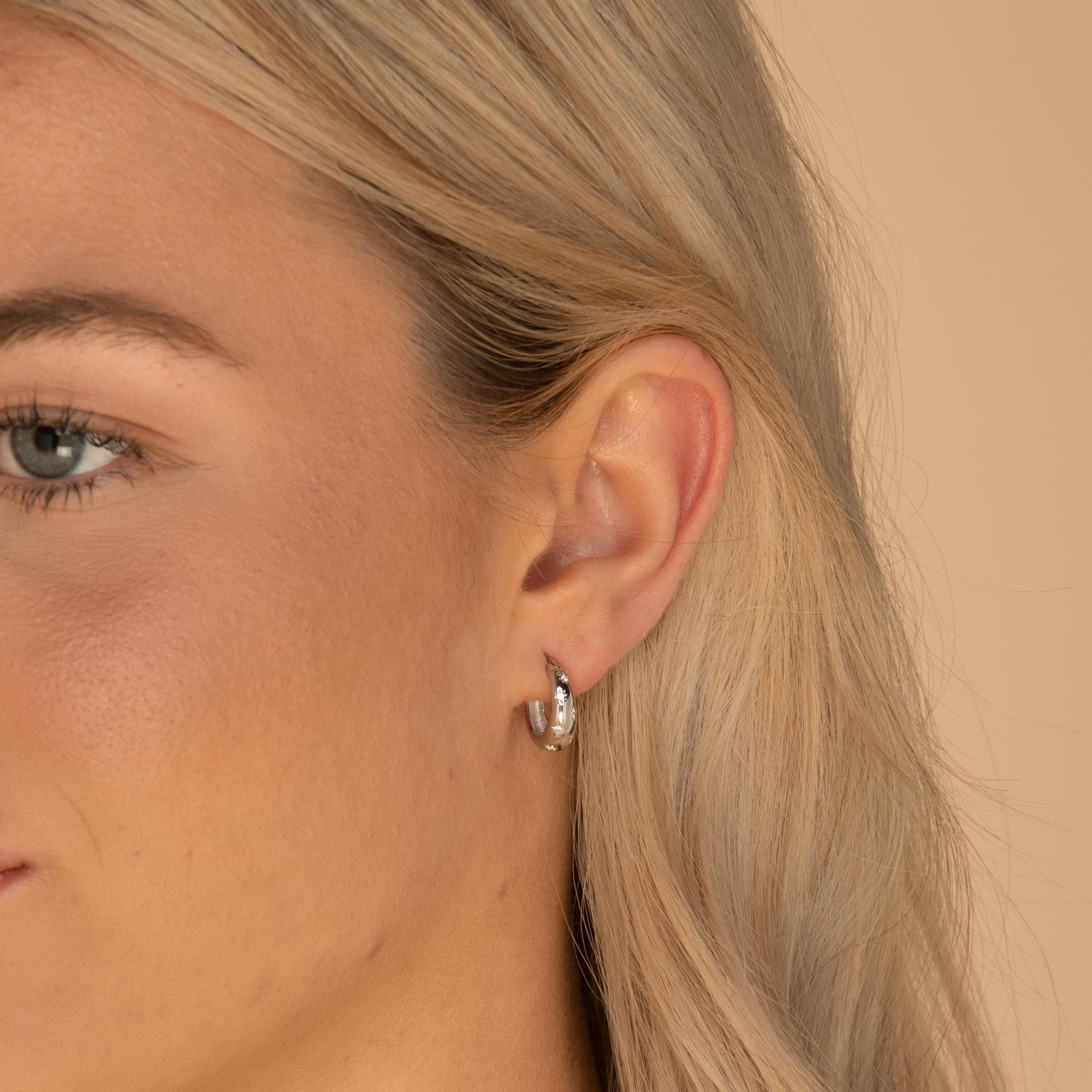 North Star Thick Sapphire Huggie Earrings - Camile & Stone