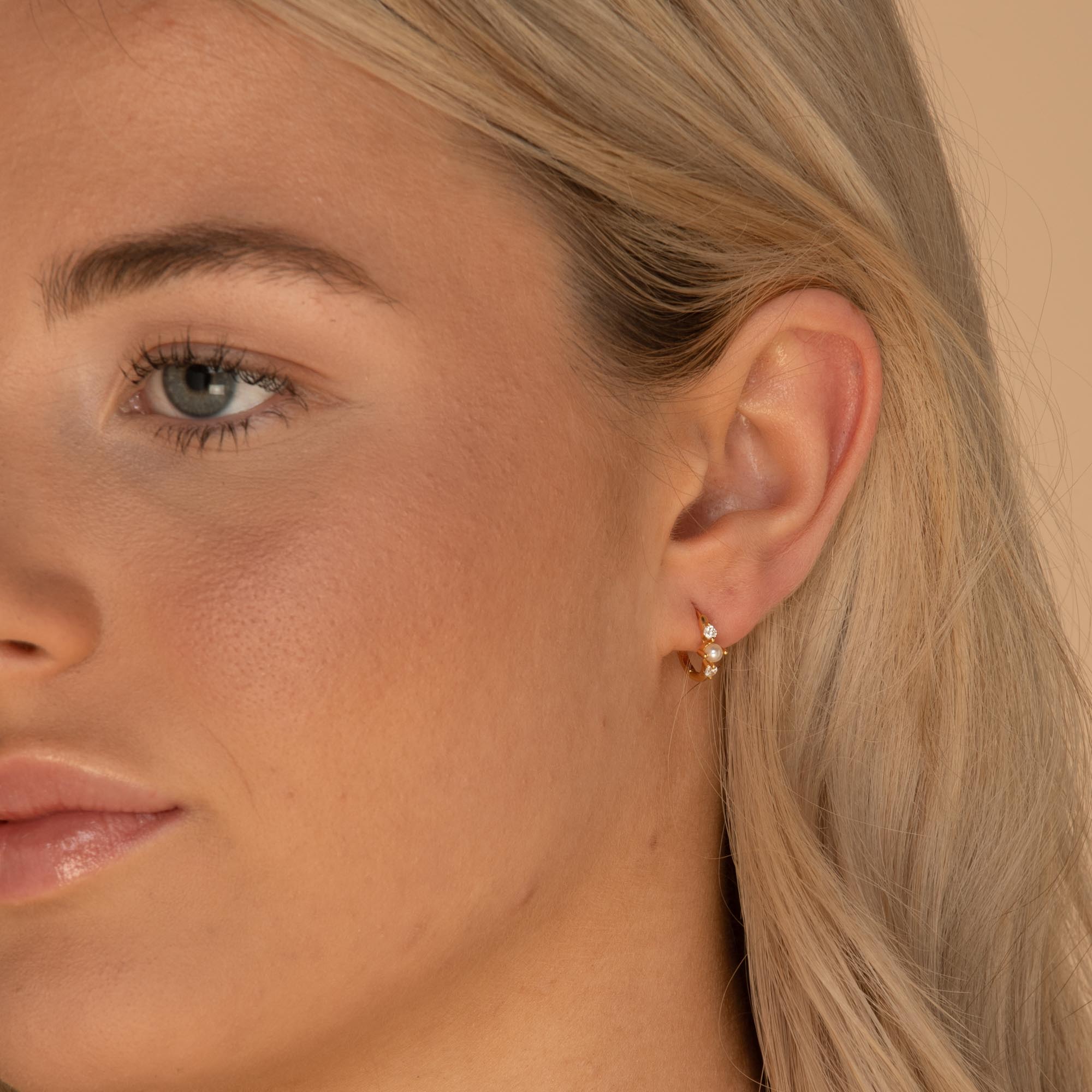 Pearl Sapphire Huggie Earrings - Camile & Stone