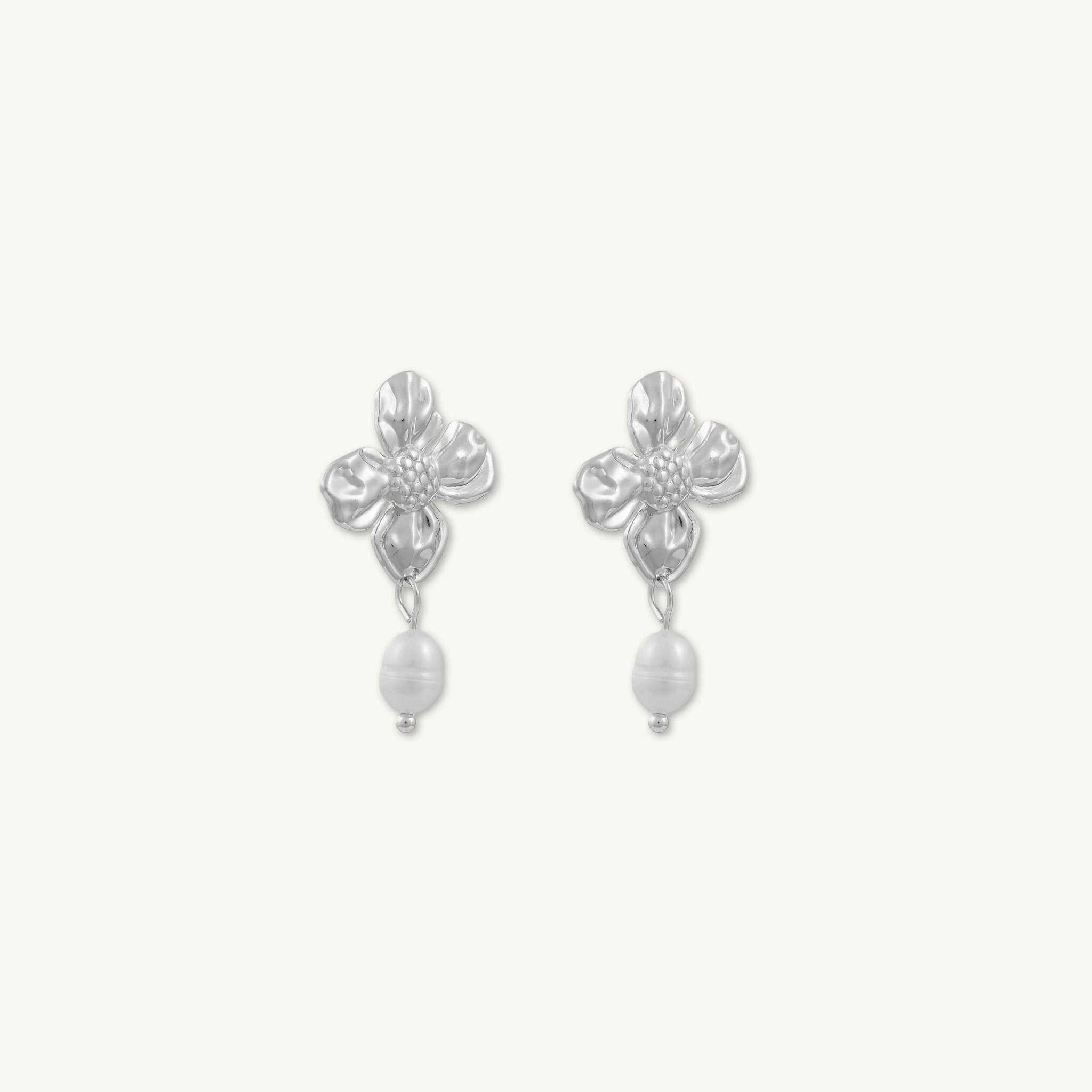 Riley Flower Pearl Stud Earrings - Camile & Stone