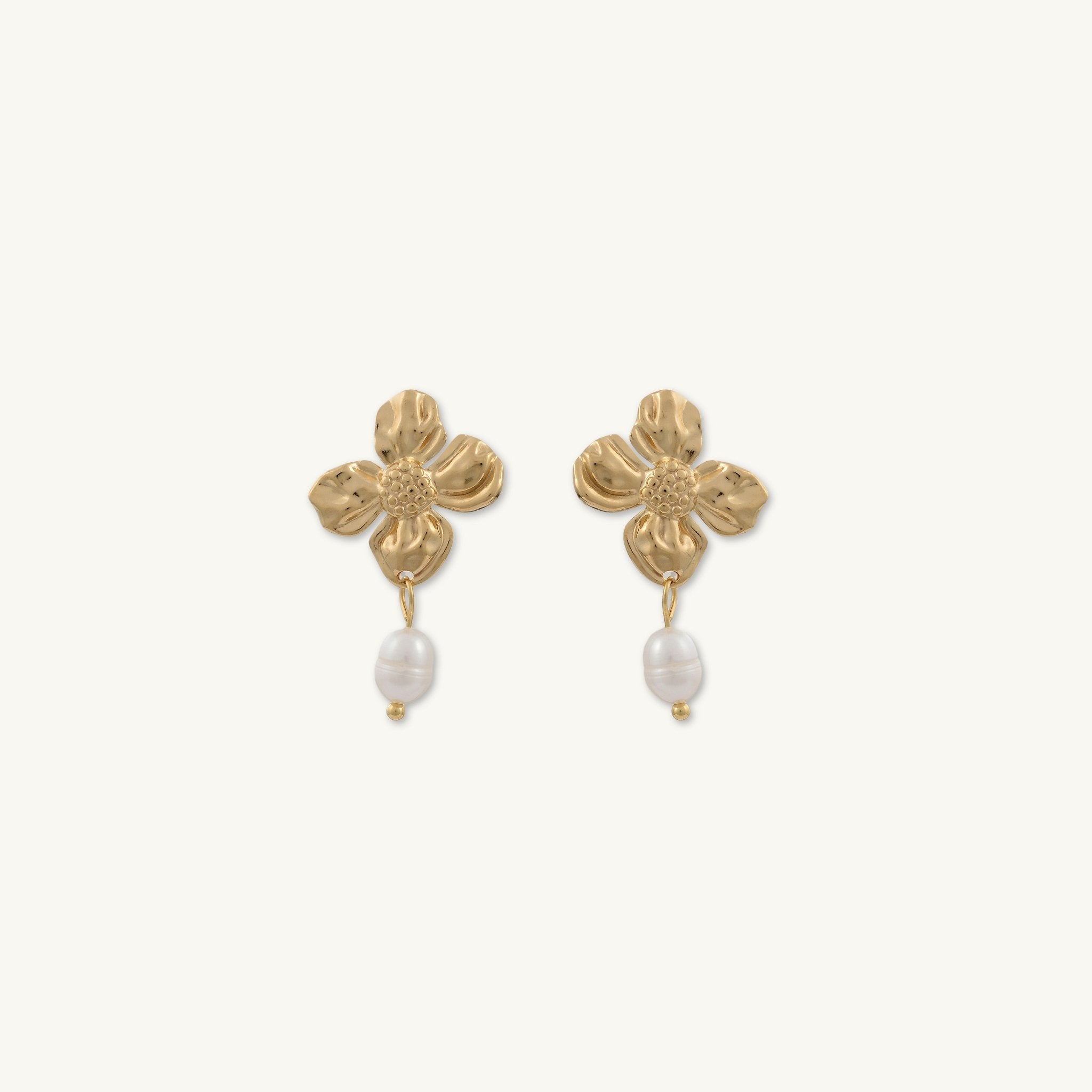 Riley Flower Pearl Stud Earrings - Camile & Stone