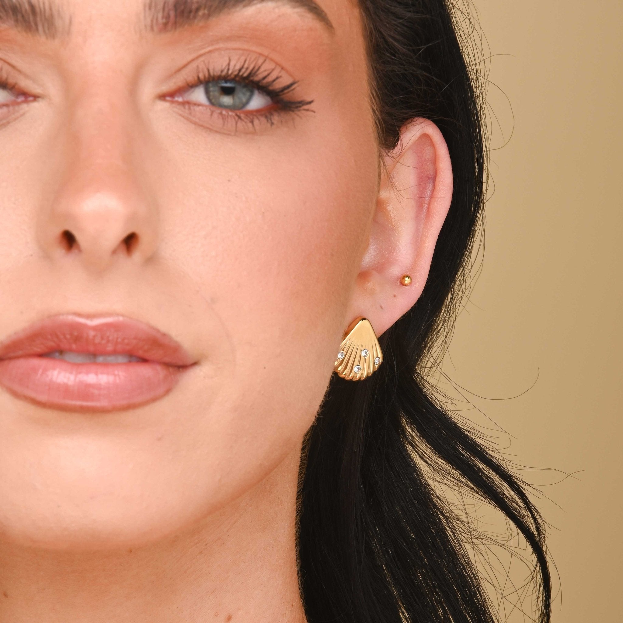 Shell Statement Zirconia Earrings - Camile & Stone