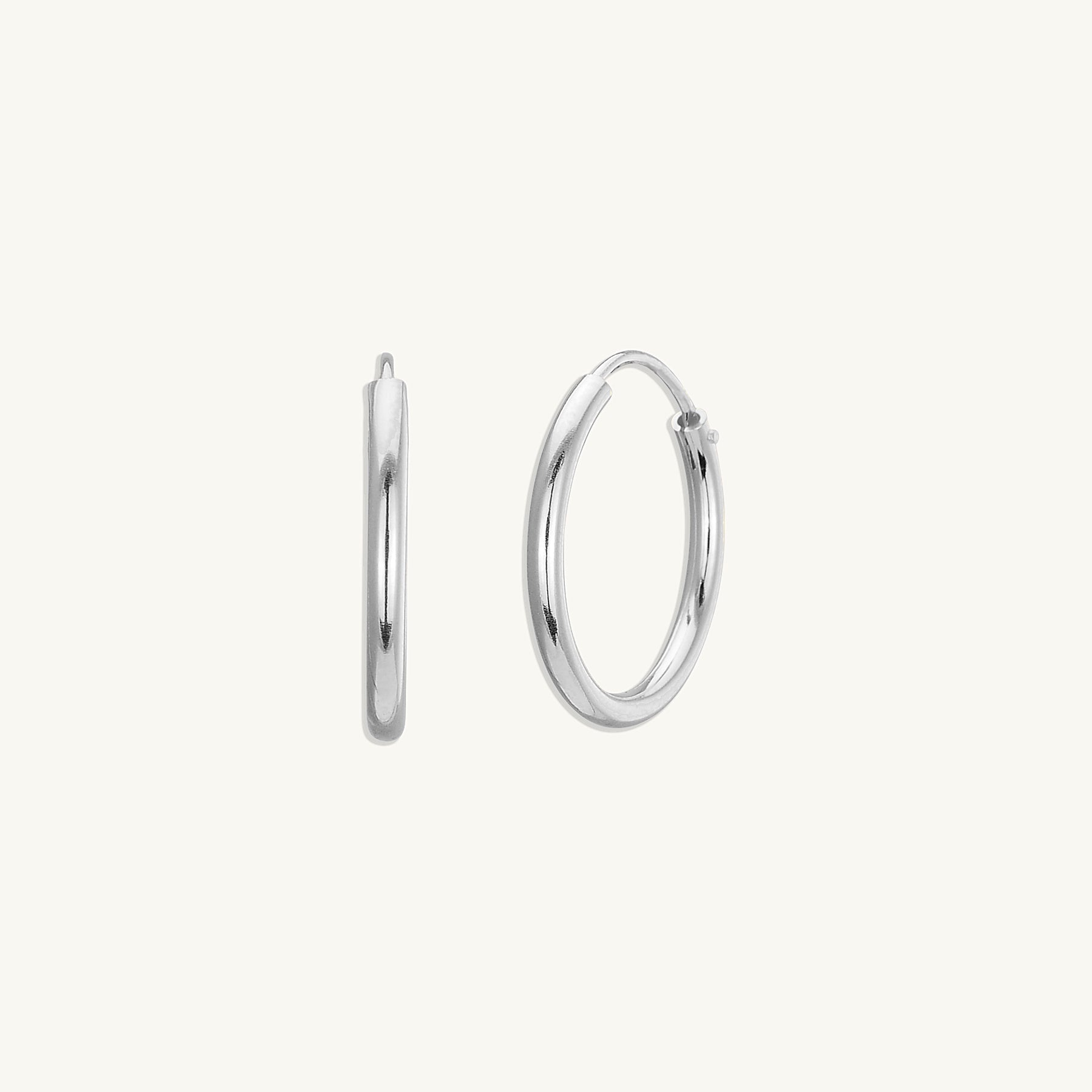Thin Basic Medium Hoops - Camile & Stone