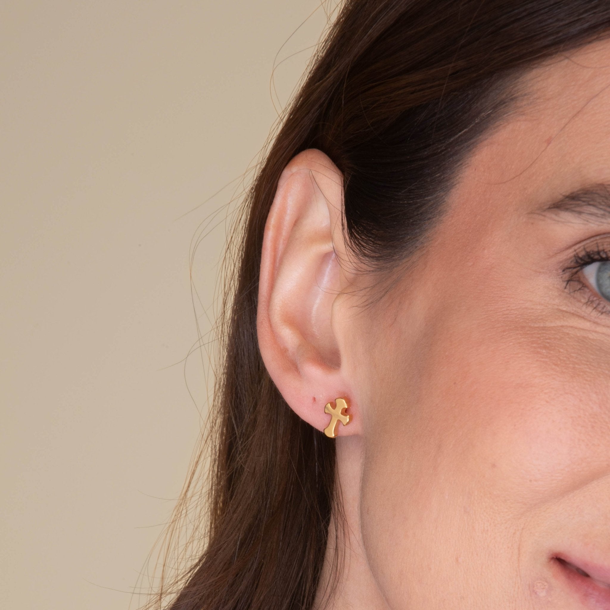 Unisex Cross Stud Earrings - Camile & Stone
