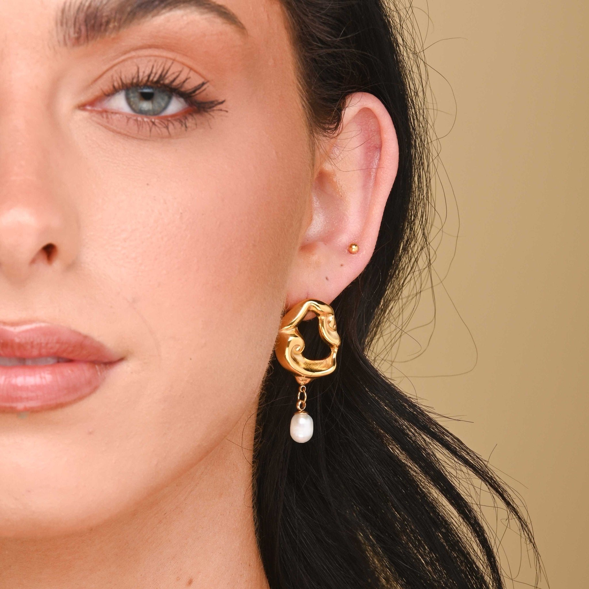 Willow Molten Pearl Stud Earrings - Camile & Stone