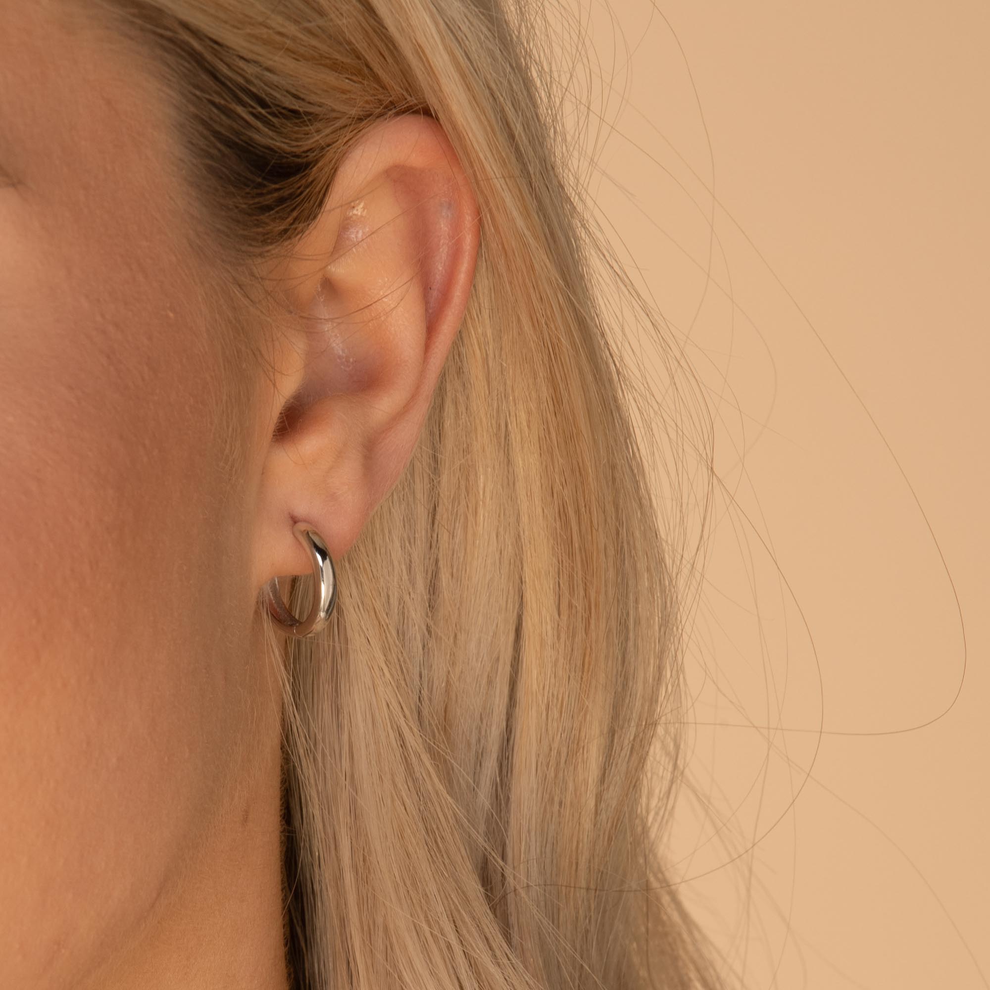 Basic Medium Huggie Hoop Earrings