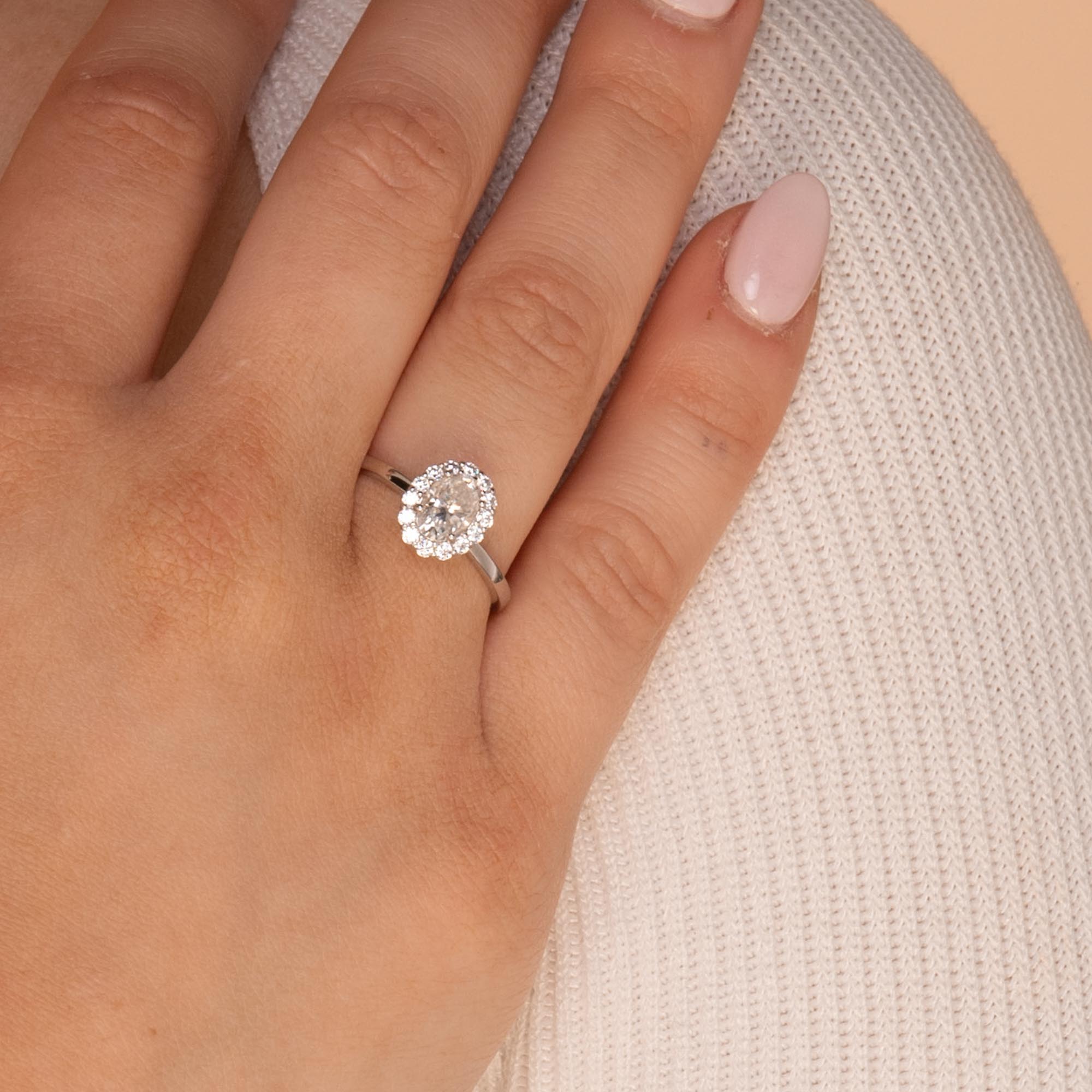 1.0 ct Oval Moissanite Diamond Ring