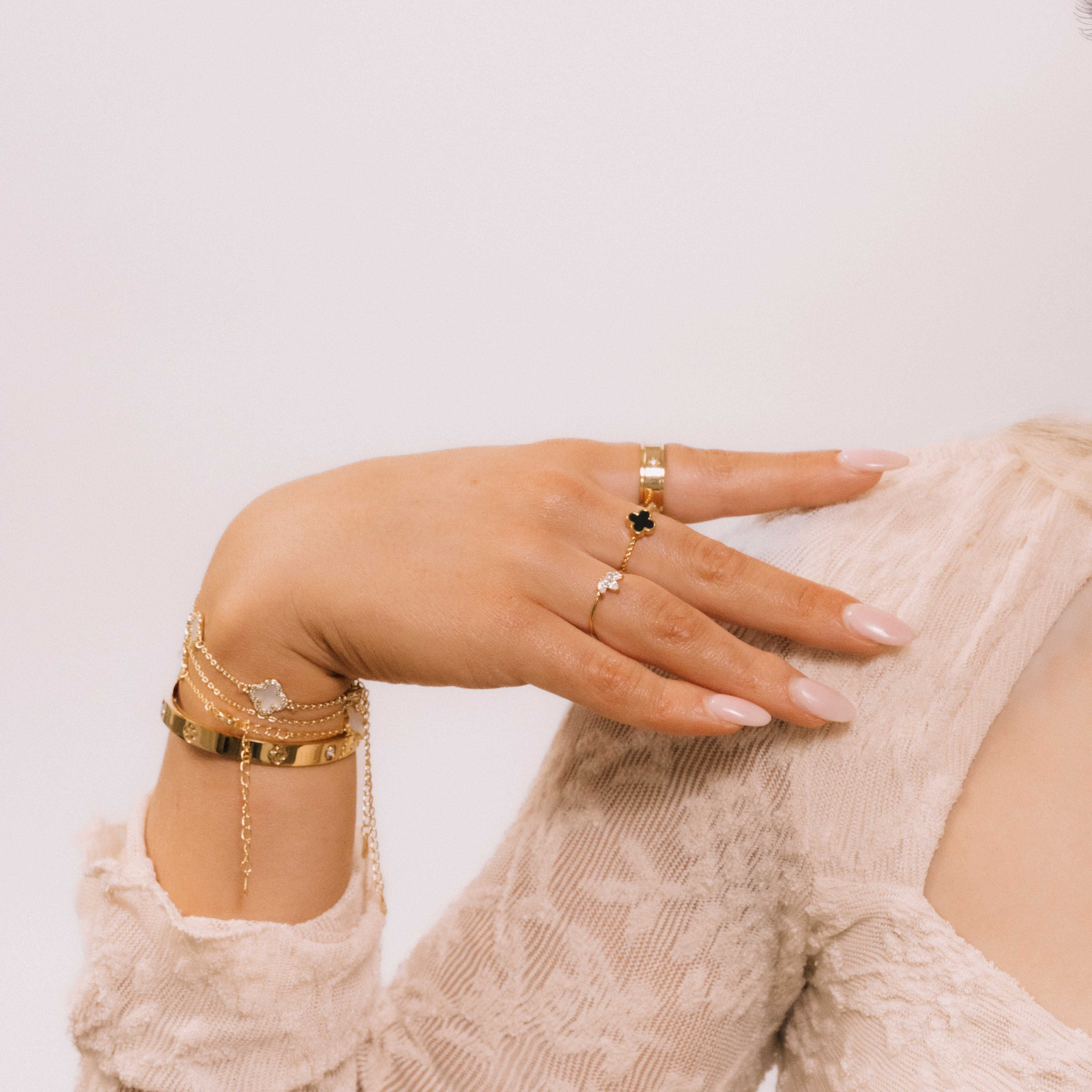 Clover Noir Twist Stacker Ring