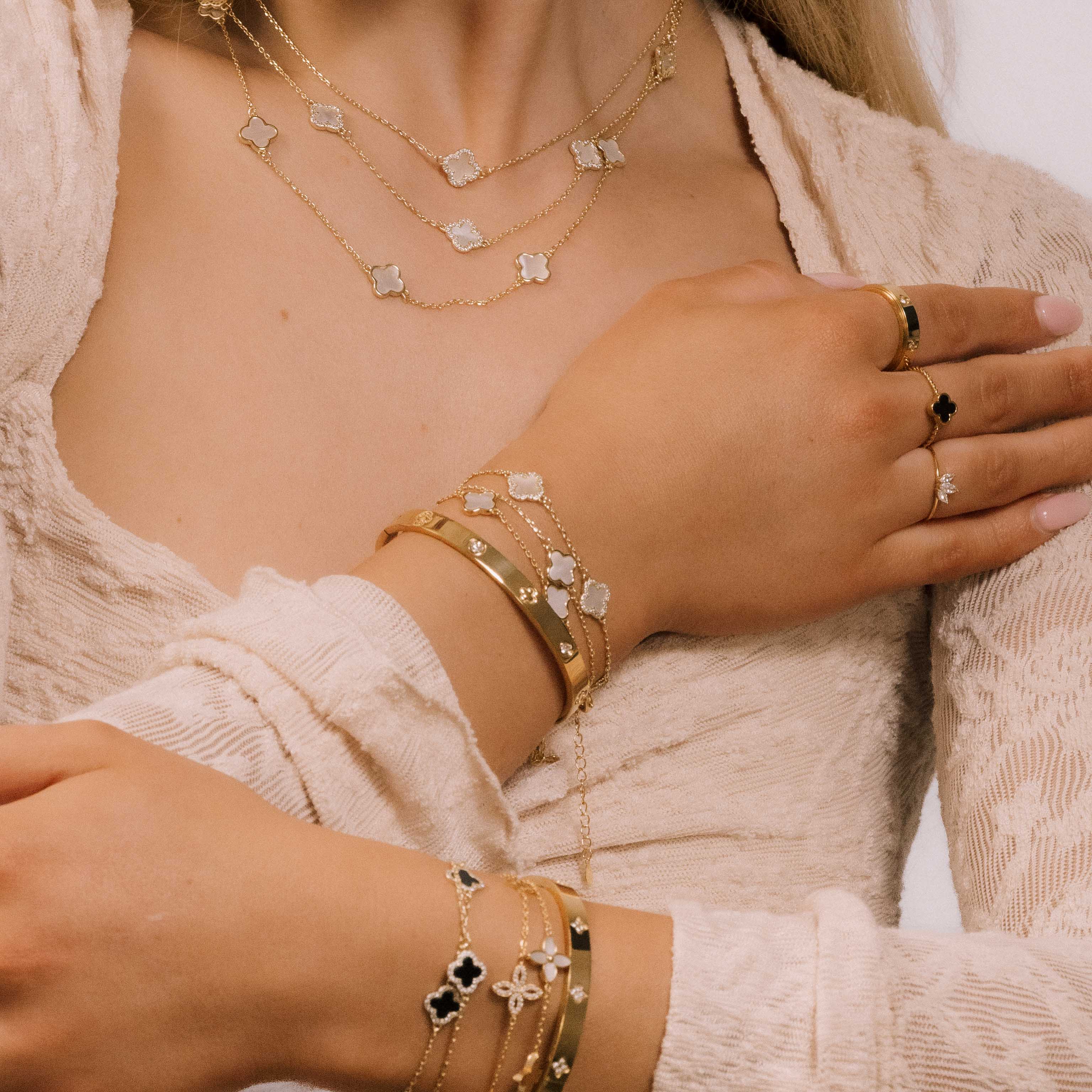 Clover Noir Twist Stacker Ring