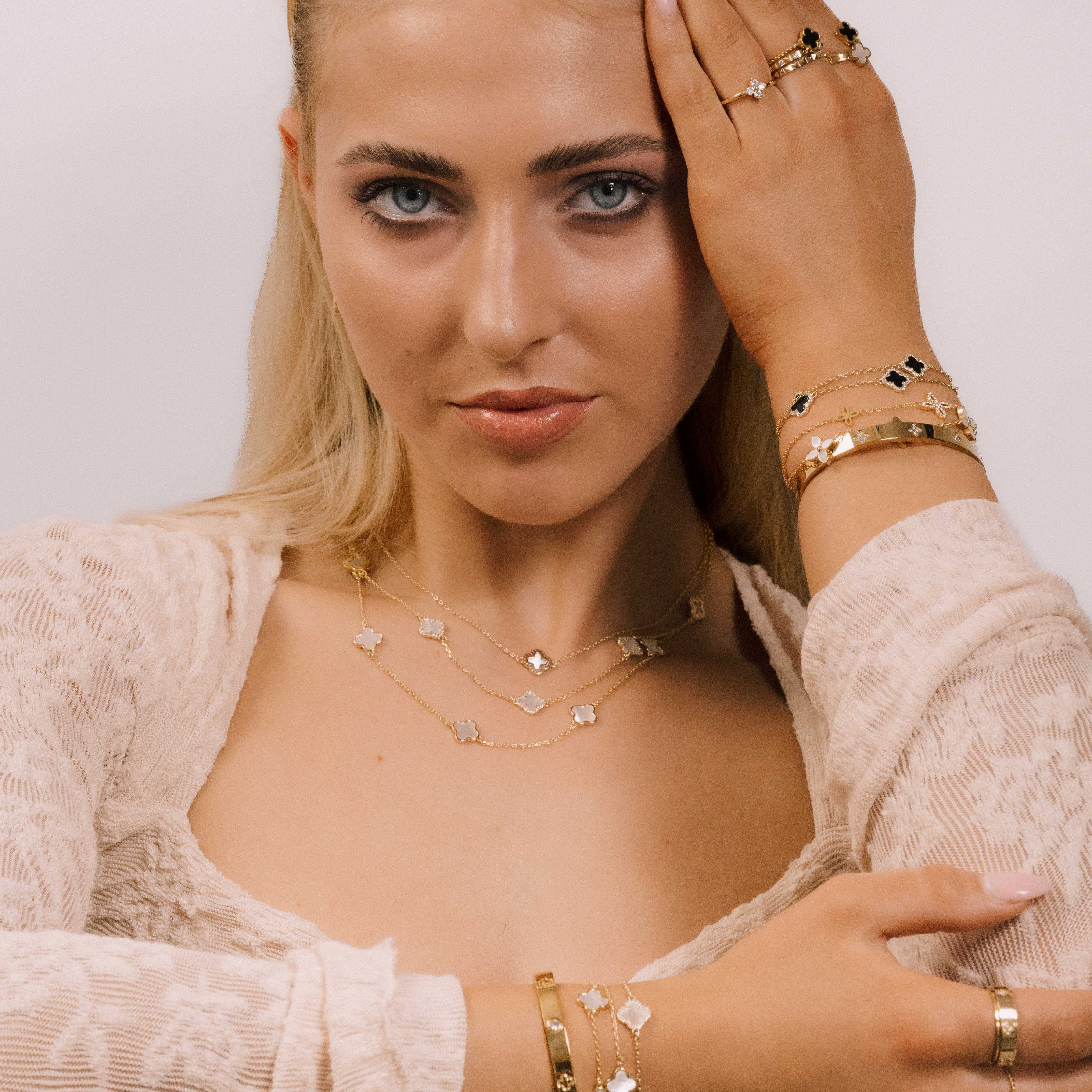 Clover Noir Twist Stacker Ring