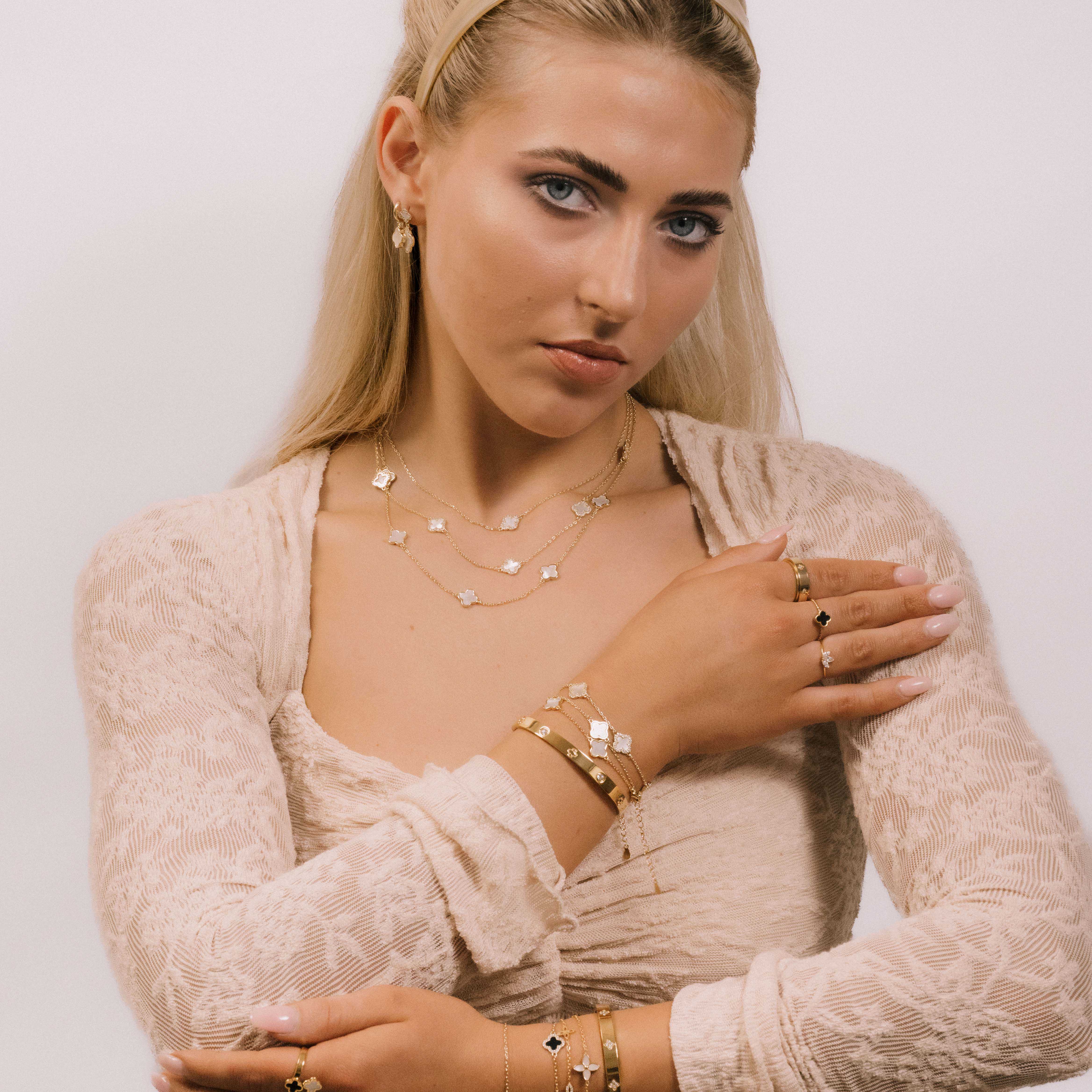 Clover Noir Twist Stacker Ring
