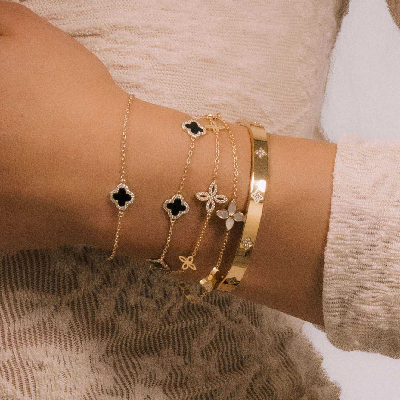 Clover Onyx Black Sapphire Bracelet