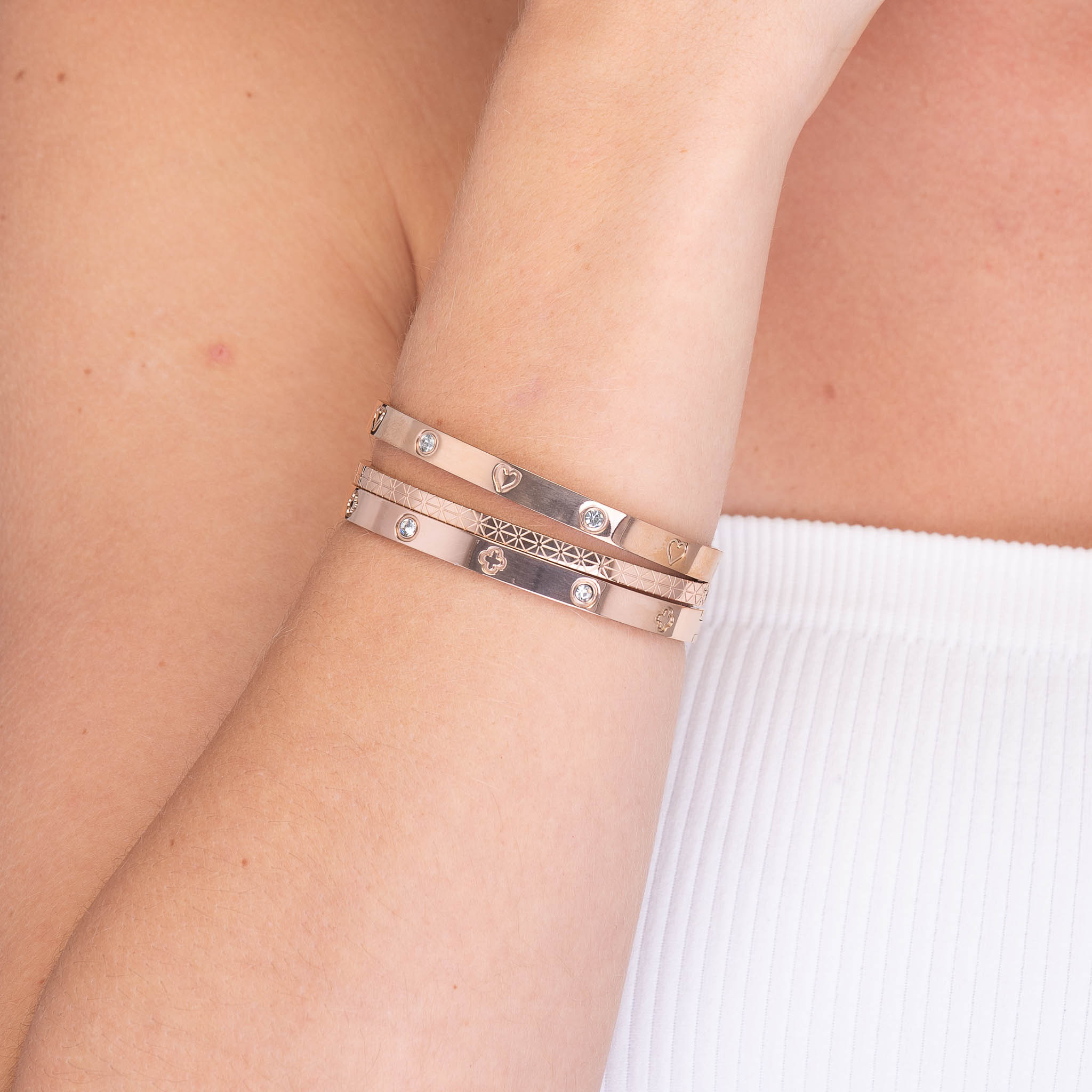 Clover Zirconia Hinged Bangle Bracelet - Camile & Stone